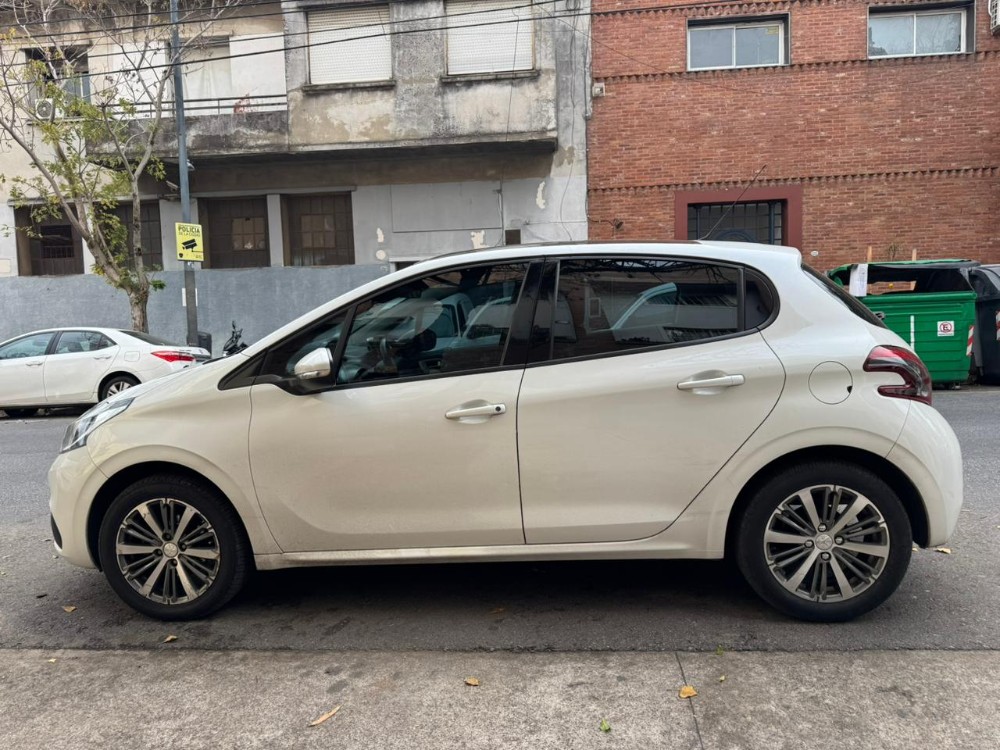 Peugeot 208 Feline — foto 3